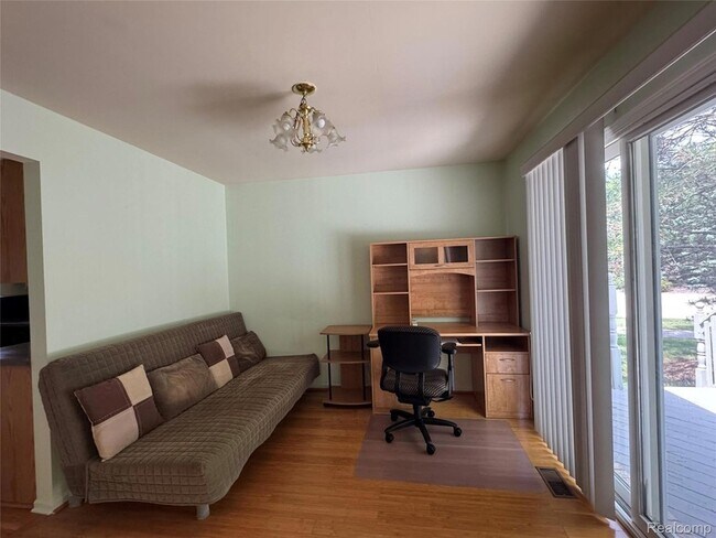 Building Photo - 40342 Riverbend Dr