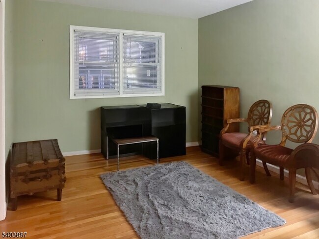 Foto del edificio - 12 Gless Ave