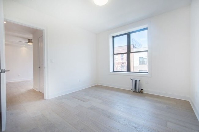 Building Photo - 364 Lincoln Pl