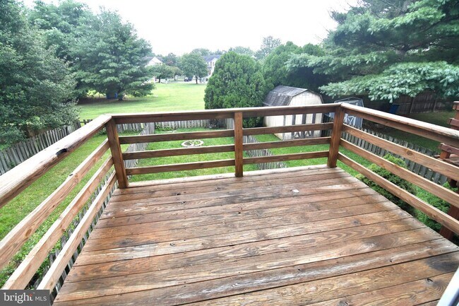 Building Photo - 104 McMullen Cir