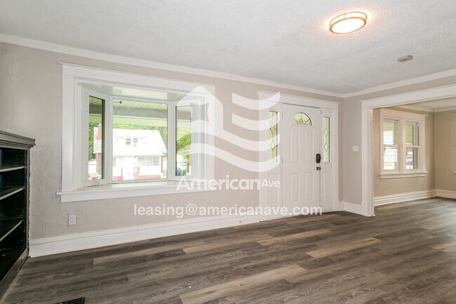 Foto del edificio - 8248 Monroe Ave