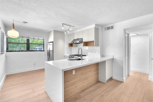 Foto del edificio - 3265 Virginia St