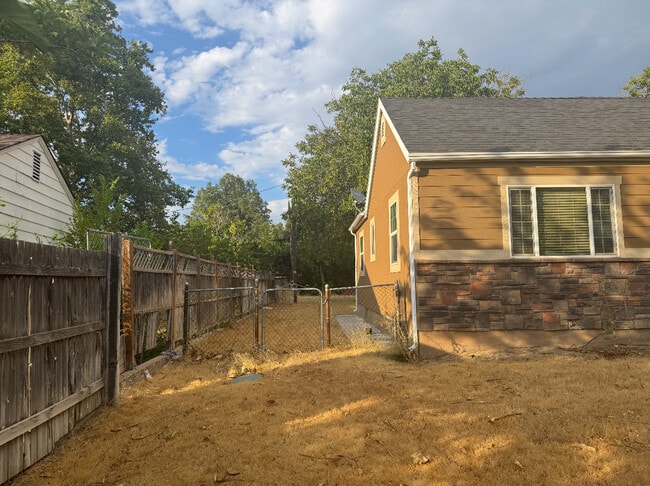 Building Photo - 244 40th St
