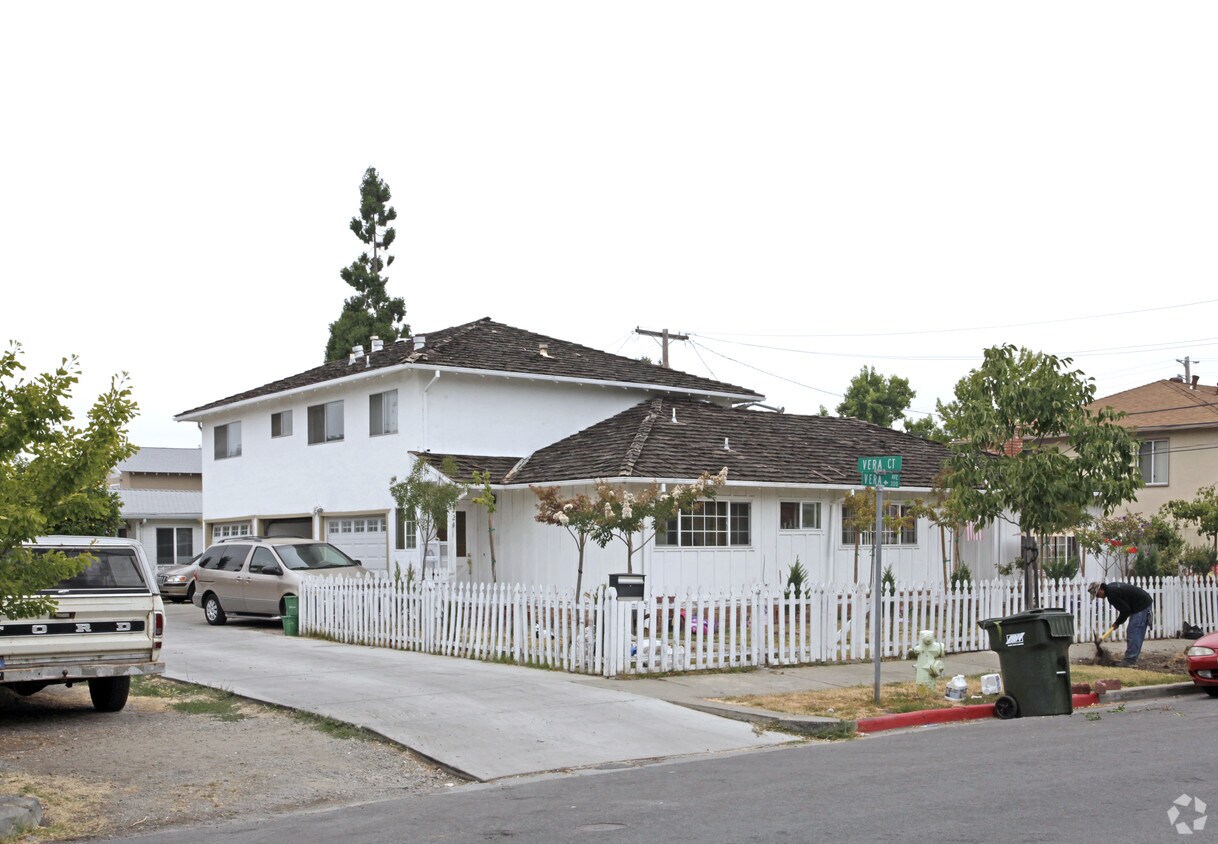 Primary Photo - 220-224 Vera Ave