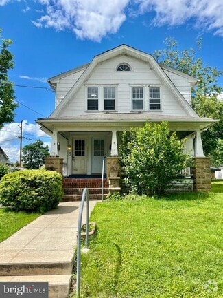 Building Photo - 8 Ewington Ave