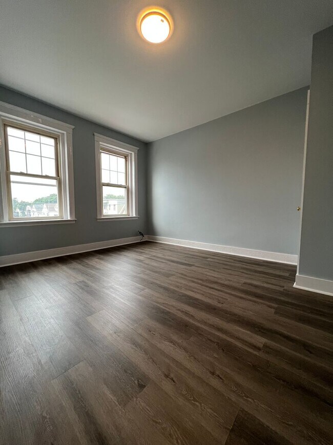Foto del edificio - Single Bedrooms In Shared, Fully Renovated...