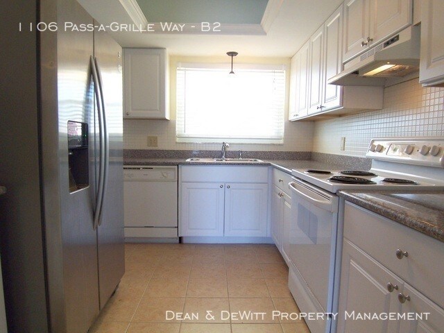 Building Photo - 1106 Pass A Grille Way