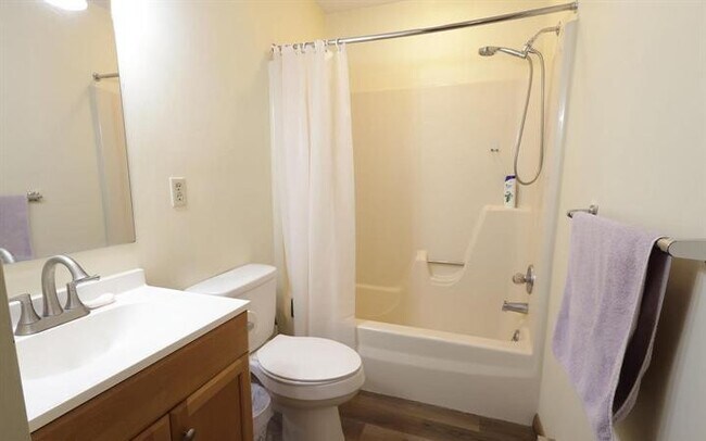 Baño - 1014 Walnut St