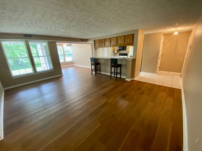 Foto del edificio - Great condo! Close to commuter routes!