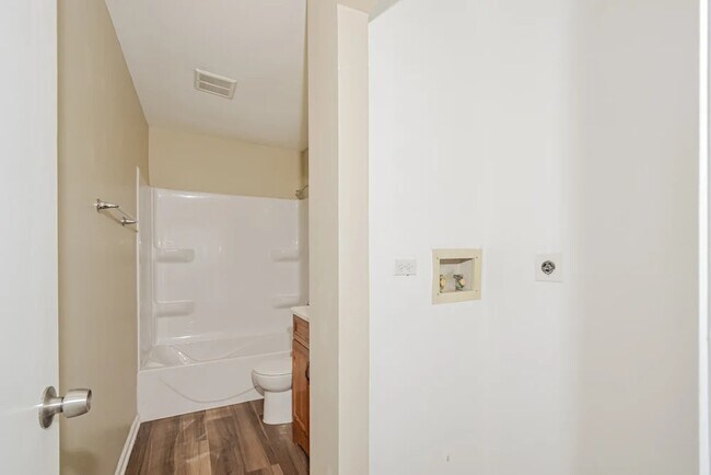 Foto del edificio - 881 Edenwood Dr