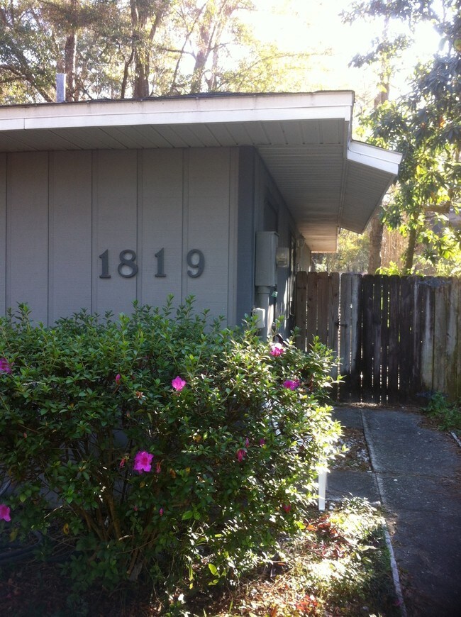 The Condo - 630 SW 67th Ter