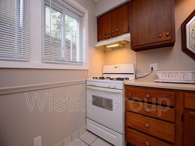 Building Photo - 3520 Webster St