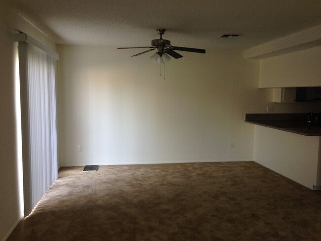 Building Photo - Beautiful CONDO for rent ! Shady Oaks Dr.!!!