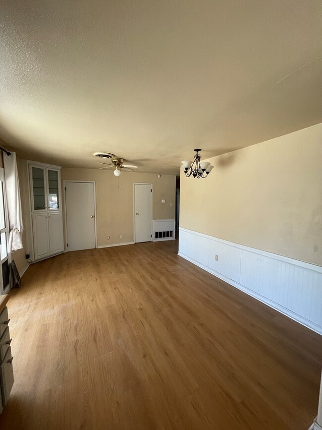 Foto del edificio - 302 E Harriet Ave