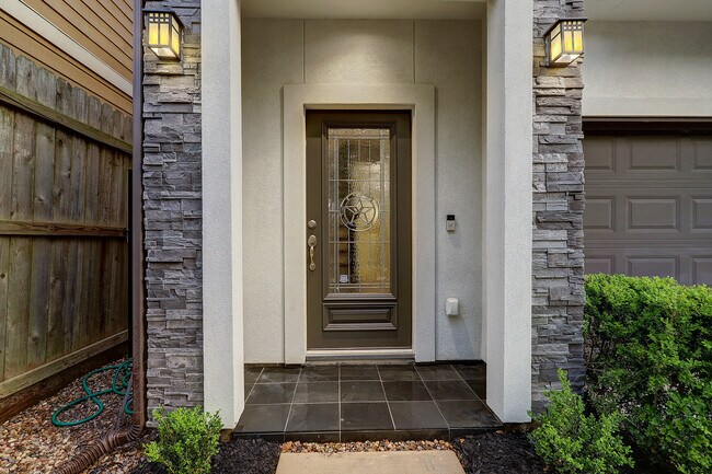 Photo - 946 W 24th St House