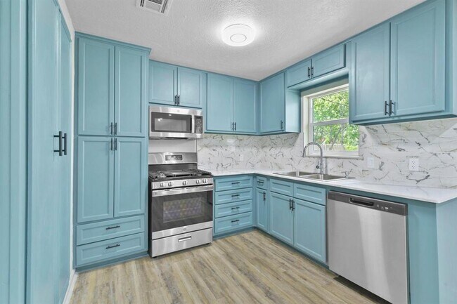 Building Photo - 1609 3rd St