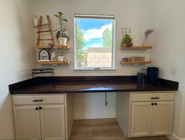 Building Photo - 10215 Marin Dr NW