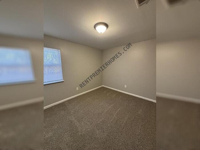 Building Photo - 9410 Dartmouth Dr