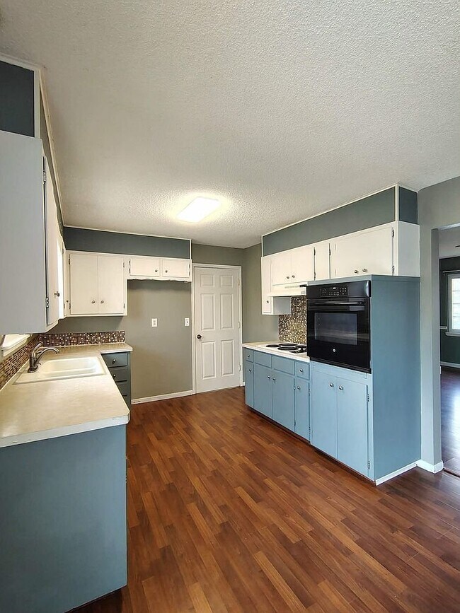 Building Photo - 1208 Scott Dr
