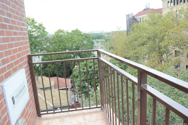 Foto del edificio - 70-38 Broadway