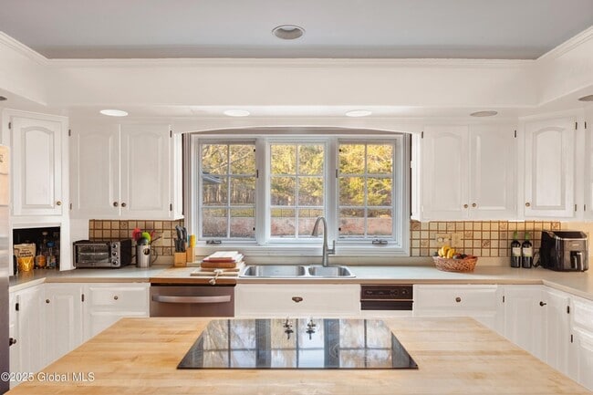 Foto del edificio - 147 Rock City Rd