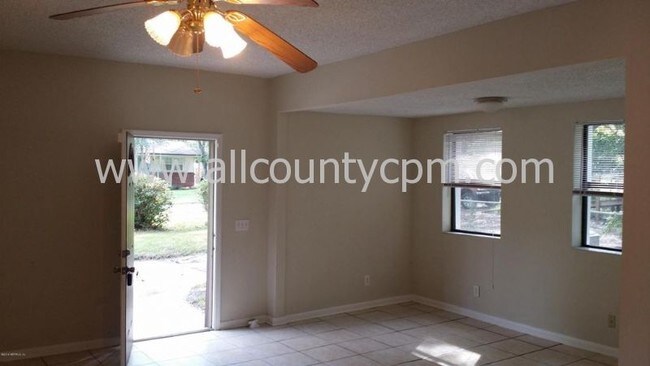Building Photo - 8735 Trilby Ave