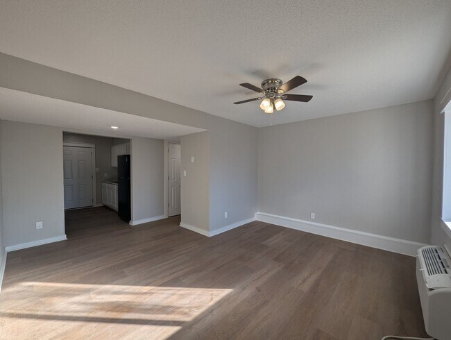 Foto del edificio - Partial Utilities Included - Newly Remodel...
