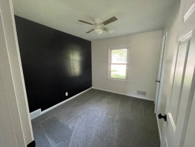 Foto del edificio - 106 W 8th St