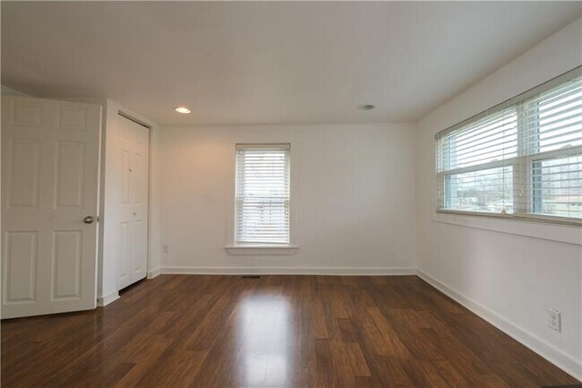 Building Photo - 17 Hodel St