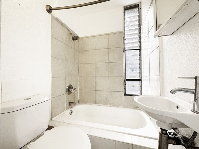 Building Photo - 249 Kapili St