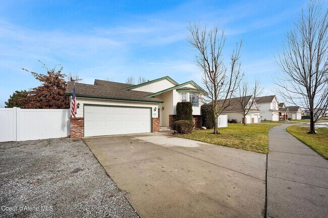 Building Photo - Large Home in Strawberry Fields