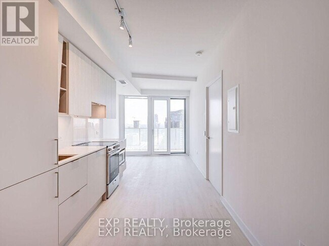 Photo du bâtiment - 3900-3900 Confederation Pkwy