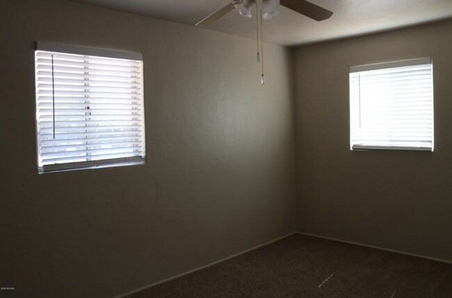 Foto del edificio - 5761 E 13th St