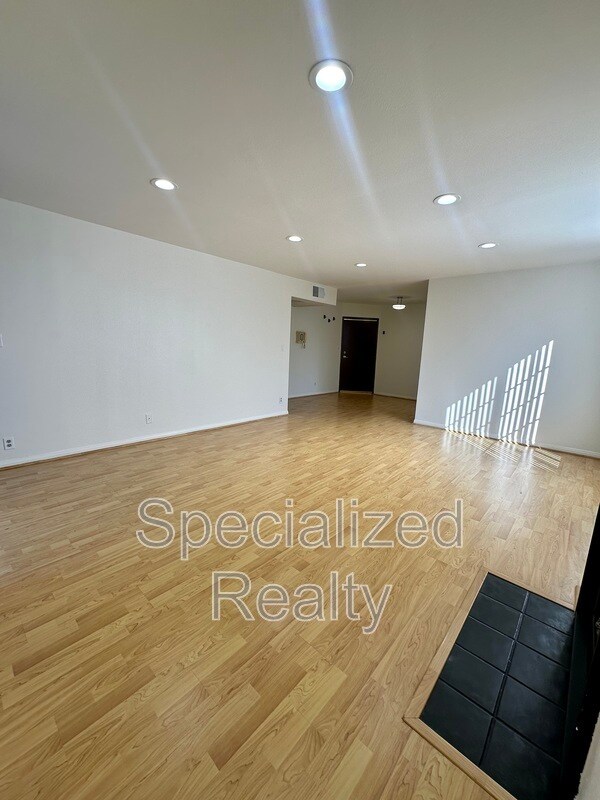 Foto del edificio - 14562 Dickens St