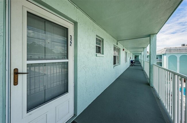 Building Photo - 1706 Belleair Forest Dr