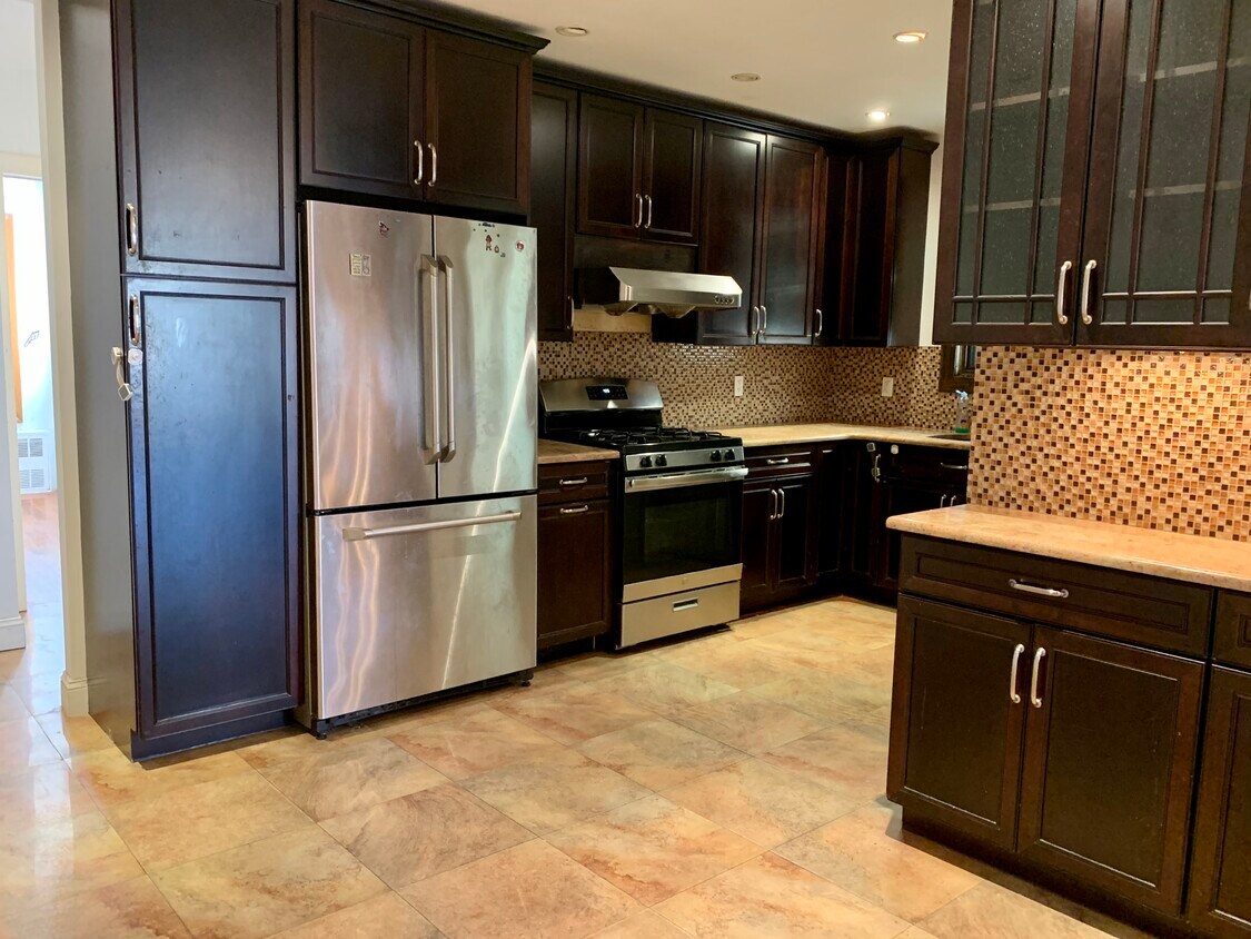 Kitchen - 7014 8th Ave