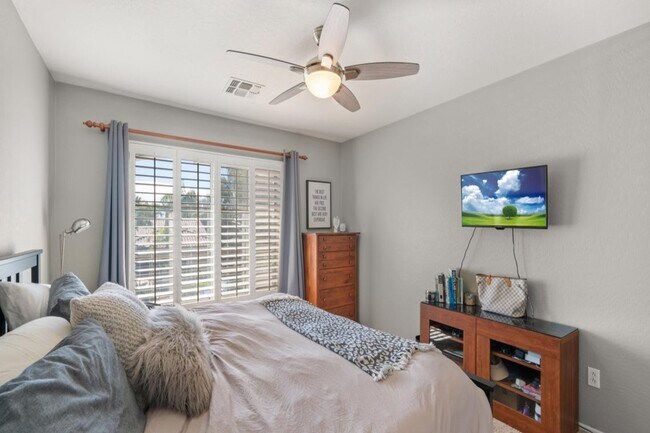 Foto del edificio - 1390 E Horseshoe Dr