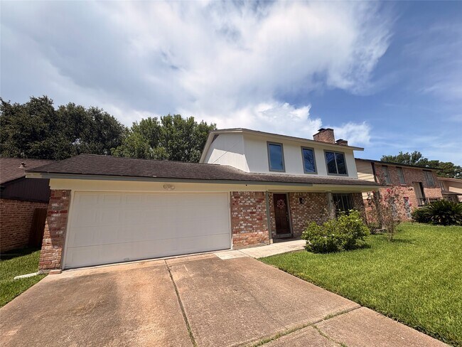 Building Photo - 2118 Hilton Head Dr