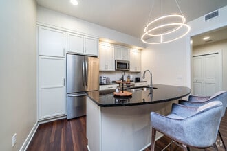 Peregrine Square 204 furnished option - Peregrine Square