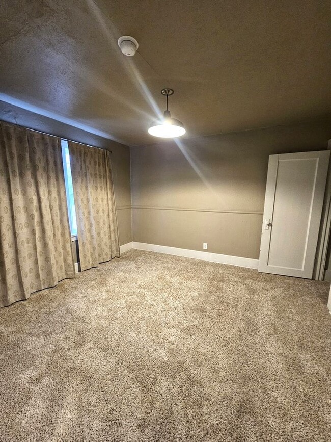 Building Photo - One Bedroom Home