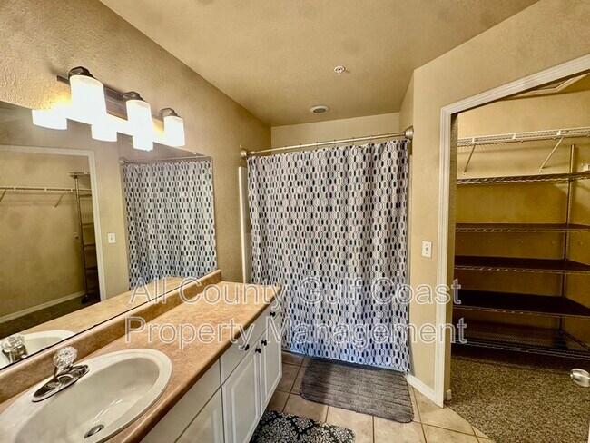 Foto del edificio - 5631 Rosehill Rd