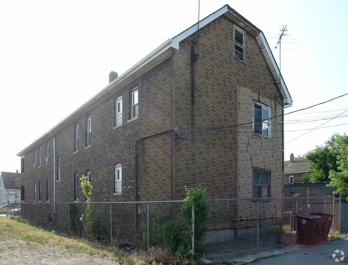 Building Photo - 3724 Fir St