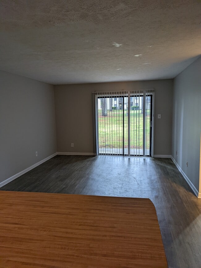 Building Photo - 911 Applewood Ln