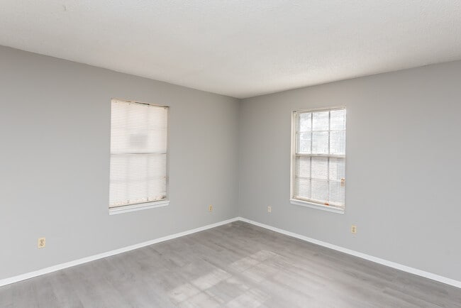 Building Photo - 5405 E Shore Dr