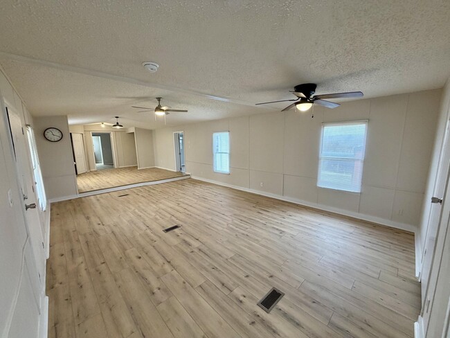 Building Photo - 489 Cumberland Dr