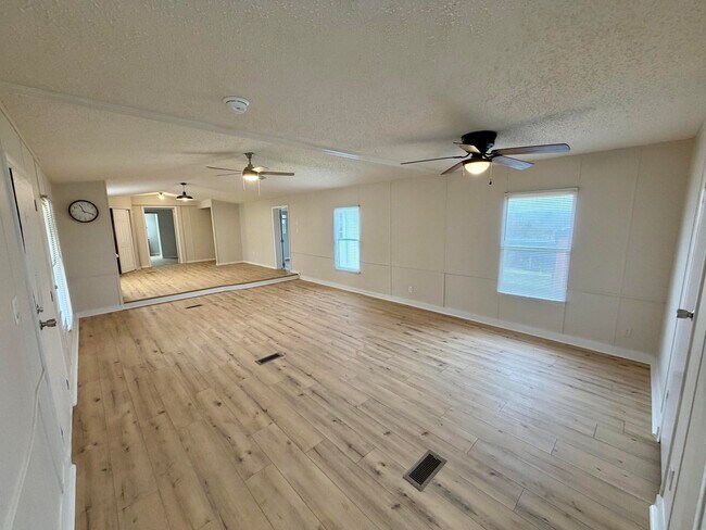 Foto del edificio - 489 Cumberland Dr