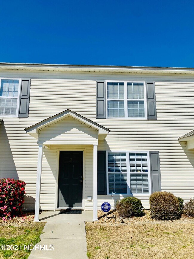 4255 Dudleys Grant Dr, Winterville, NC 28590 Townhouse for Rent in Winterville, NC