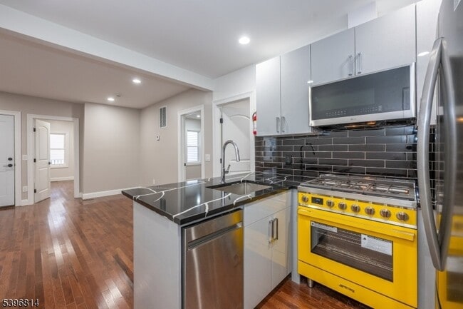 Foto del edificio - 24 Dean St