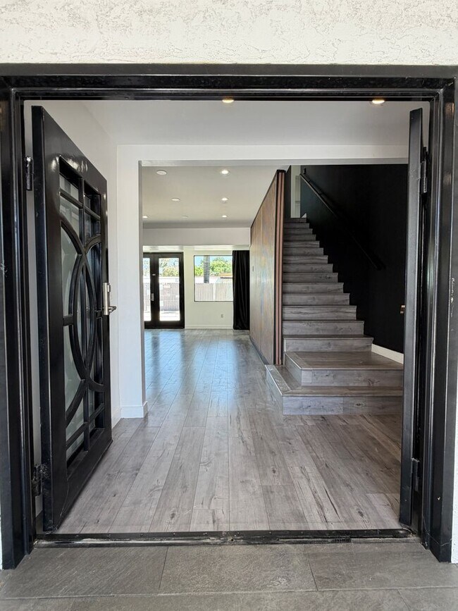Foto del edificio - 9040 Wildwood Ave