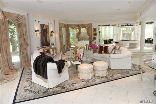 Foto del edificio - 66 Meadow Woods Rd